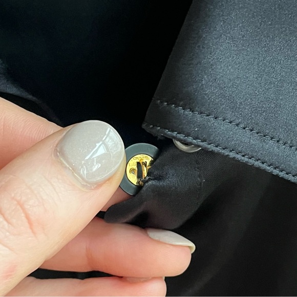 ❌SOLD❌ CHANEL Vintage 1996 CC Logo Black Silk Blouse Gold FR40 M Excellent Auth - Picture 10 of 15